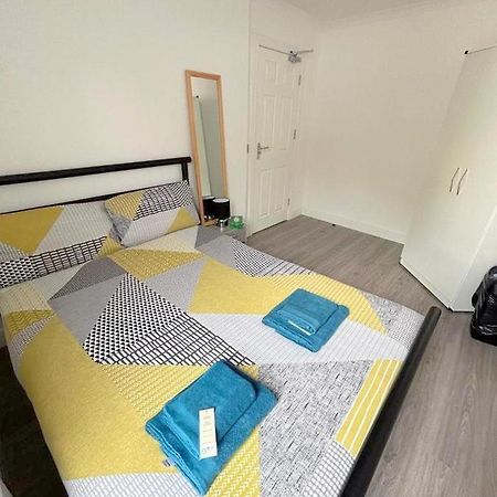 New Florence Rooms 米切姆 外观 照片
