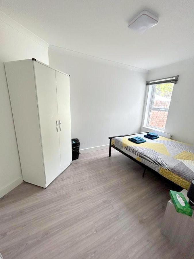 New Florence Rooms 米切姆 外观 照片