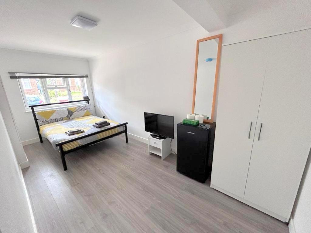 New Florence Rooms 米切姆 外观 照片