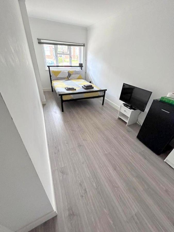 New Florence Rooms 米切姆 外观 照片